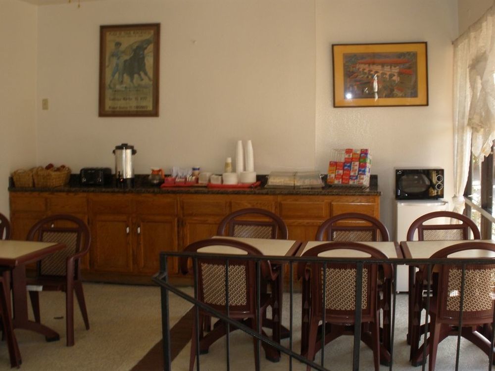 Garden Inn And Suites Glendora Restoran fotoğraf